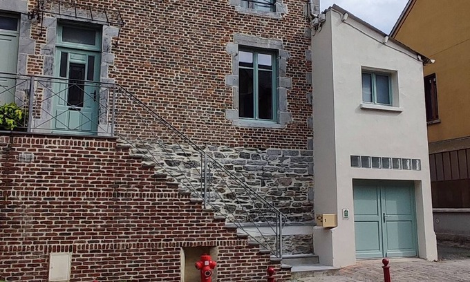 Revin House | Victor's relay