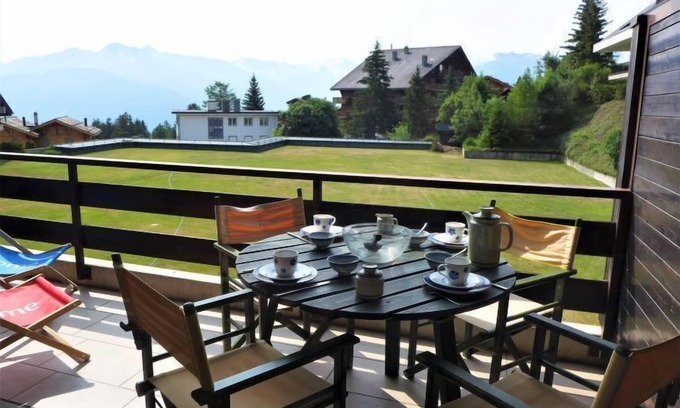 Montana Apartment | Guest Rated 10/10: Victoria A/B/C with Spa & Lake Views