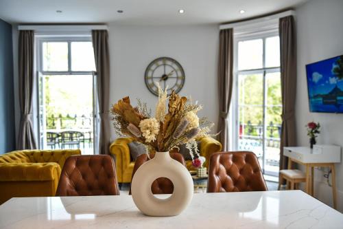 Leamington Spa Apartment | Child-Friendly Retreat at Victoria Colonnade Aparthotel