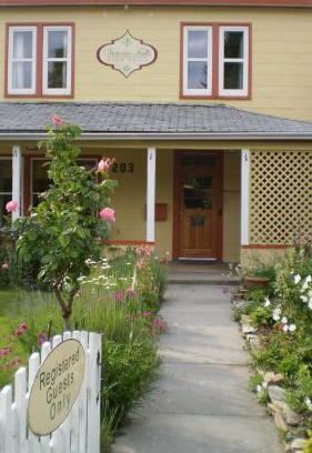 Nelson Hotel | Experience Victoria Falls House - Pet Friendly Oceanfront Stay