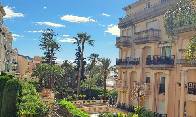 Old Town Apartment | Victoria Garden 1-bedroom apt, near the beaches and town center