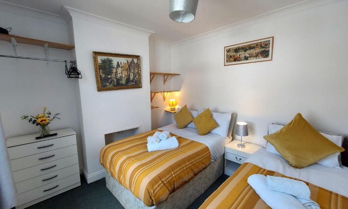 Gillingham Apartment | Victoria Heights: Ideal for Short & Long Stays with Breakfast