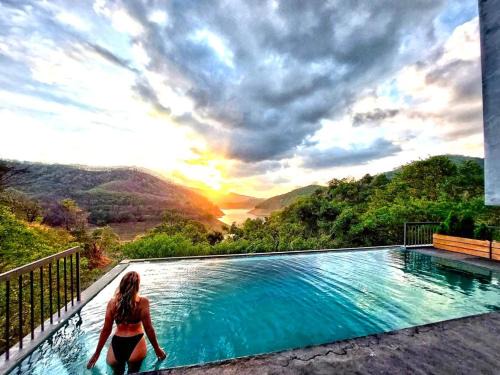 Medadumbara Hotel | Experience Victoria Hideout: Oceanfront Bliss Awaits You
