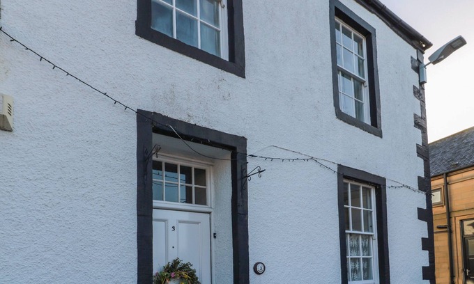 Belford House | Discover Victoria House: Pet Friendly Holiday Cottage in Belford