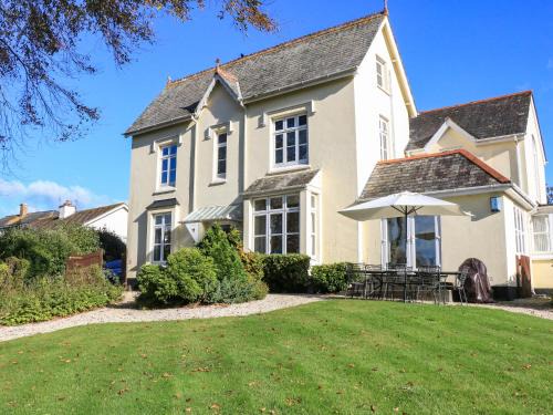 Kingsbridge House | Discover Victoria Lodge: A Pet-Friendly Family Retreat