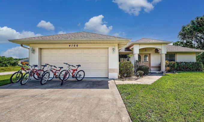 Gulf Cove House | Victoria Retreat: Family-Friendly with Pool and Kitchen