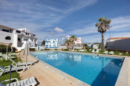 Sagres Apartment | Discover Victoria's House: Pet-Friendly Retreat with Pool