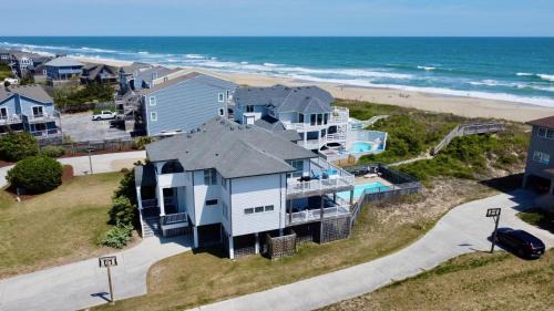 Duck House | Experience Victoria's View: Family-Friendly with Pool Access