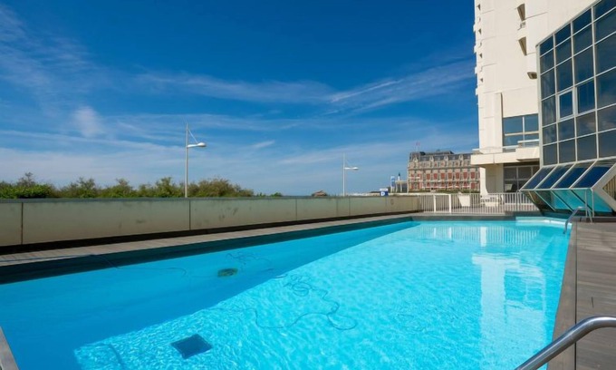 Biarritz Apartment | Oceanfront Victoria Surf with Pool & Spa - 10/10 Rating