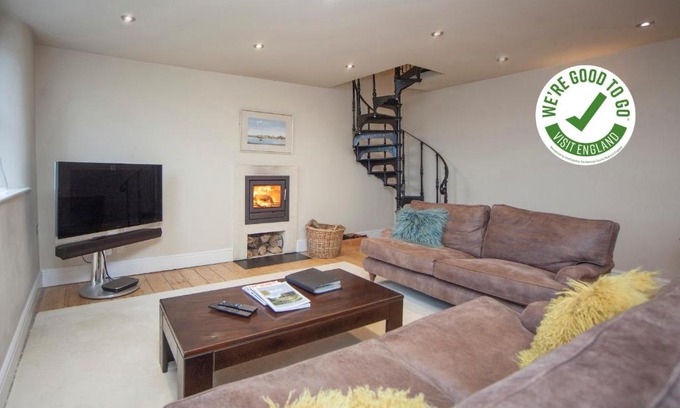 Newton St Loe House | Cozy Victorian Annexe in Bath with Family-Friendly Amenities