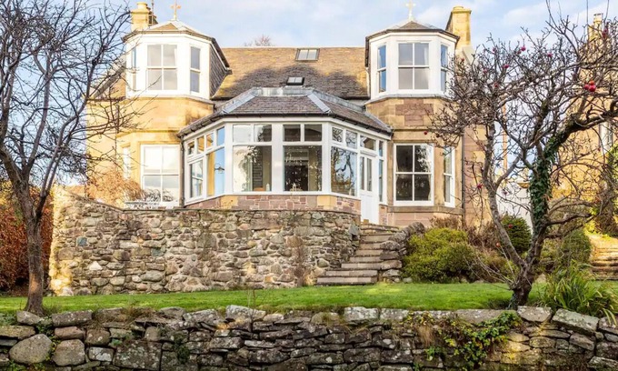 Crieff Villa | Discover Victorian Elegance in Central Crieff