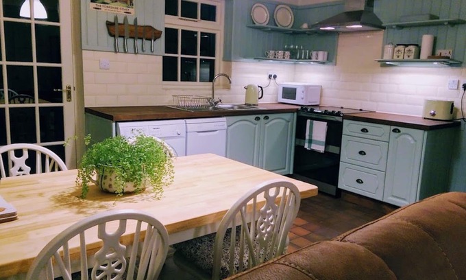 Pocklington House | Inviting Victorian Cottage in Pocklington with Wi-Fi & Pool