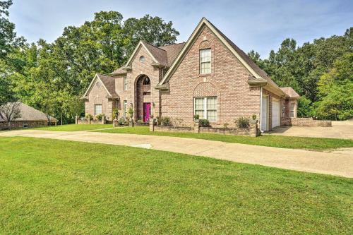 Hernando House | Victorian Hernando Home: Family-Friendly Getaway Near Memphis