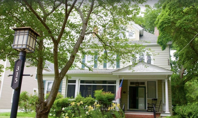 Cambridge House | Historic Victorian Home with Pool in West End - 10/10 Rated