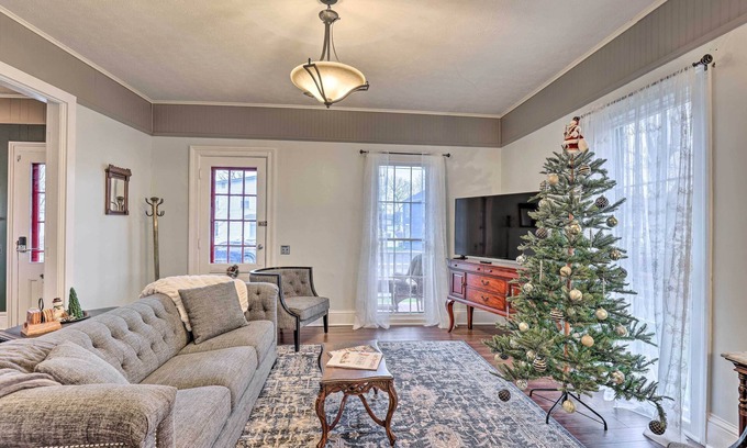 Penn Yan House | Discover Penn Yan Getaway: Steps from Keuka Lake!