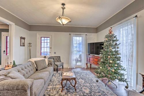 Penn Yan House | Victorian Home Near Keuka Lake - Family Friendly Escape!