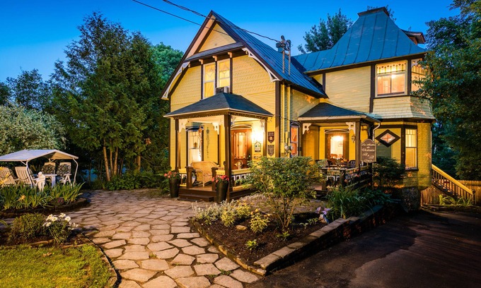Waterloo House | Elegant Victorian House with Ocean View and Hot Tub