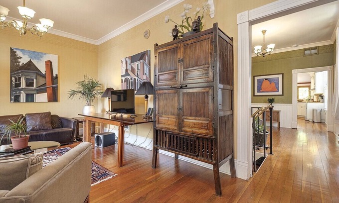 Uptown House | Victorian House: Family-Friendly Retreat in Downtown NW