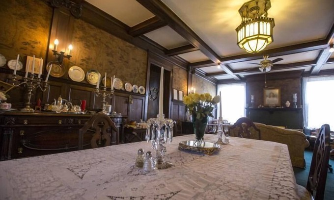 Rock Island Bed & Breakfast | Guest Favorite: Victorian Inn B&B with Breakfast & Kitchen