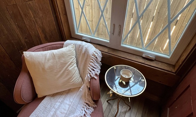 Lawrence House | Cozy Victorian Little Yellow Cottage with Pet-Friendly Perks