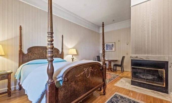 Bennington Bed & Breakfast | Charming Victorian Mansions Coach Room with Breakfast Included