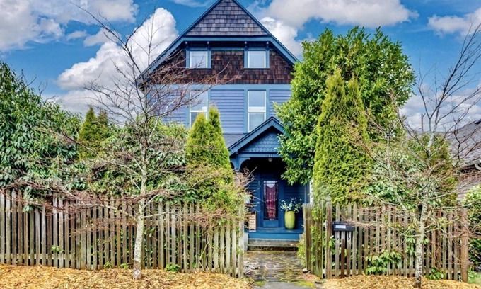 York House | Victorian on Garden: Prime Location with Spa & Breakfast