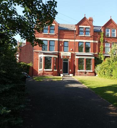 Bootle Bed & Breakfast | Victorian Renovation Room 8: Rated 10/10, Family-Friendly Stay