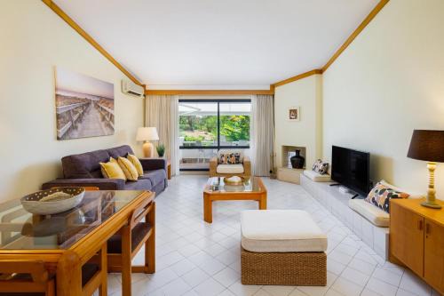 Quinta do Lago Apartment | Victory Village T1 with Rooftop Terrace & Family-Friendly Fun