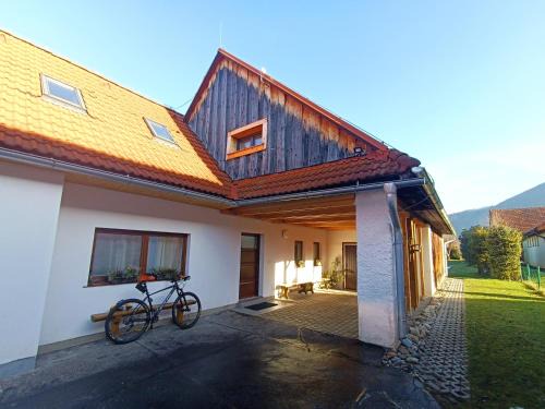 Pavcina Lehota Apartment | Pet-Friendly Vidiecky apartmán Kubo with Hot Tub & Breakfast
