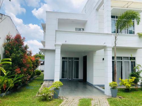 Minuwangoda House | Budget-Friendly Vidushi Home with Pet-Friendly Amenities