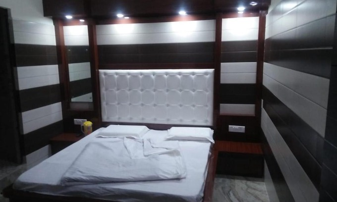 Katra House | Cozy Vidya Guest House: Pet-Friendly Stay with Top Amenities