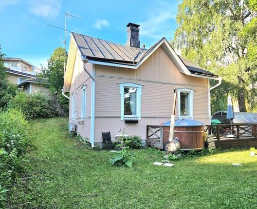Hameenlinna Apartment | Viehättävä boheemi puutalo