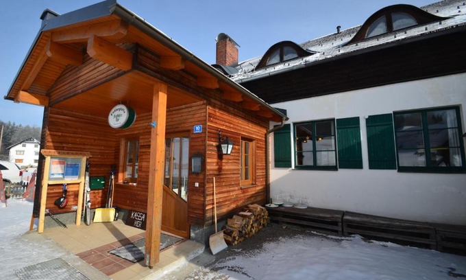 Sandl Hotel | Inviting Viehberghütte: Family-Friendly Retreat with Kitchen