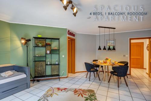 Munchen District Apartment | Spacious Retreat for 4 at Valentins-Park Awaits You