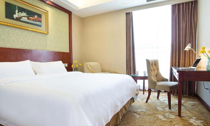 Shuangliu District Hotel | Modern Vienna Hotel Chengdu Exhibition Centre - Ideal for Families