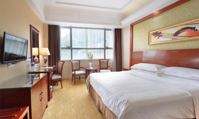 Baiyun Hotel | Budget-Friendly Stay at Vienna Hotel Guangzhou Tonghe