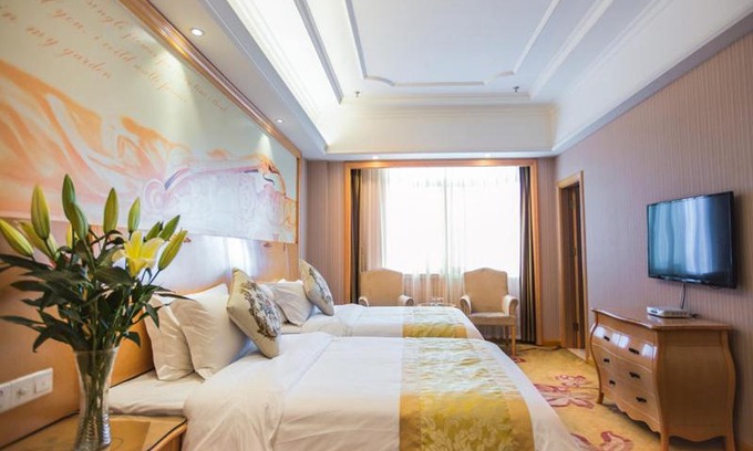 Shaodong County Hotel | ```html
Accessible Comfort at Vienna Hotel Hunan Shaodong
```