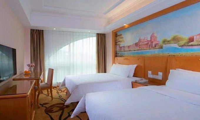 Longhua District Hotel | Budget-Friendly Vienna Hotel Shenzhen with Family Amenities