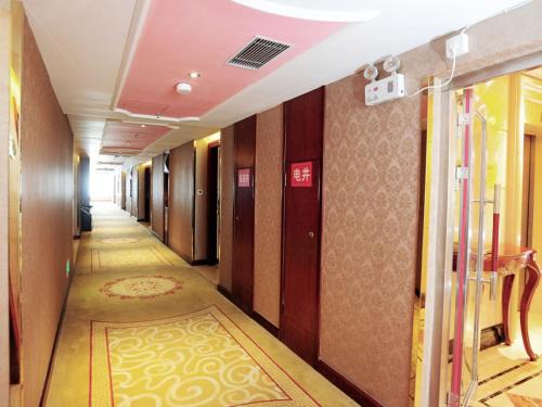 Longhua District Hotel | Convenient Stay at Vienna Hotel Shenzhen Longhua Qinghu Road