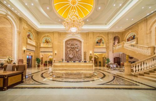 Longhua District Hotel | Family-Friendly Vienna Hotel Shenzhen Unitown with Dining Options