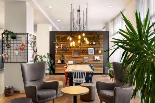Otopeni Hotel | Comfortable Stay at Vienna House Easy by Wyndham Bucharest