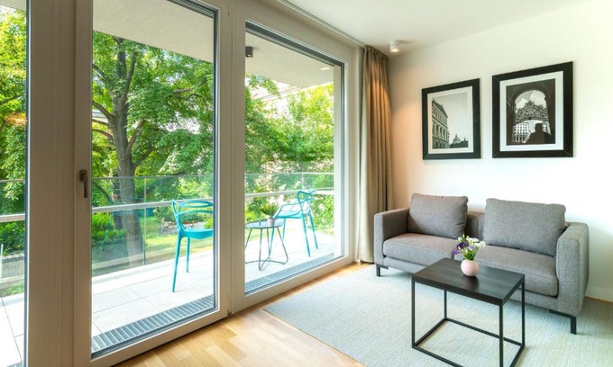 Hietzing Apartment | Elegant Vienna Residence in Hietzing near Schönbrunn Gardens
