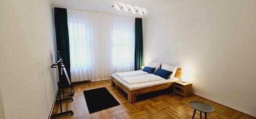 Himmelpfortgrund Apartment | Elegant Vienna ROYAL Apartment Near Opera with Great Amenities