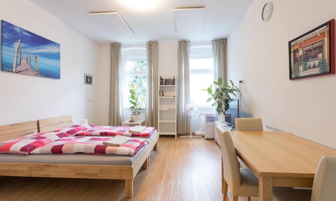 Rudolfsheim-Funfhaus Apartment | Family-Friendly Vienna Smile Apartment Near Schoenbrunn