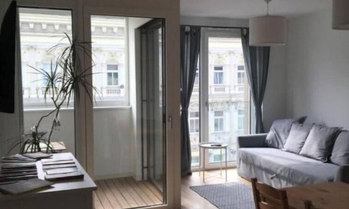 Neulerchenfeld Apartment | Elegant Vienna Sunny Side Up Apartments with Spa & Hot Tub