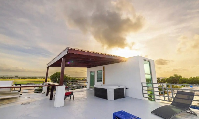 Maleza Alta House | Relax at Viento & Marea Apartment with Rooftop Jacuzzi