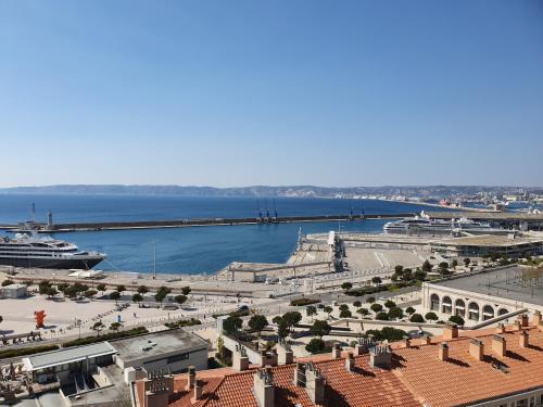 Hotel-de-Ville Apartment | Vieux-Port Studio with Sea View - Guest Rated 8/10