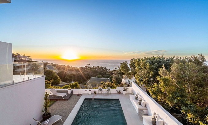 Camps Bay House | Experience Lush Gaze: Ideal Family Getaway with Kitchen