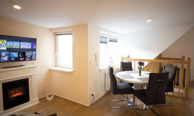 Favoriten Apartment | Bright Penthouse with Scenic Views over Vienna DG6