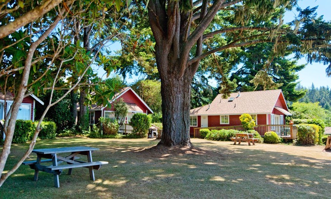 Trinidad Hotel | Top-Rated View Crest Lodge with Breakfast & Family Amenities